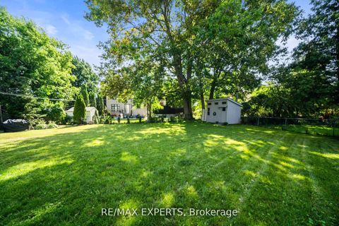 Photo 2 at 6 Mccallum Court, Queensway, Toronto