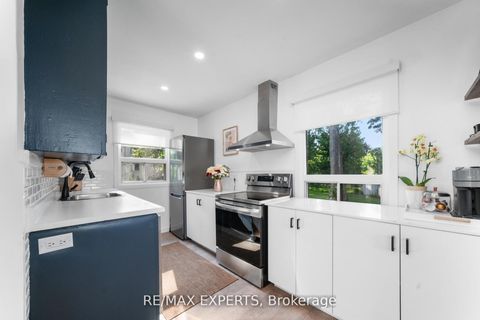 Photo 15 at 6 Mccallum Court, Queensway, Toronto