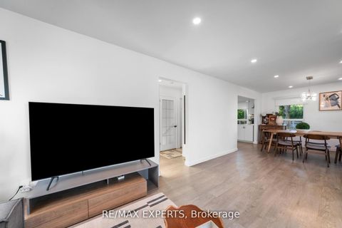 Photo 16 at 6 Mccallum Court, Queensway, Toronto