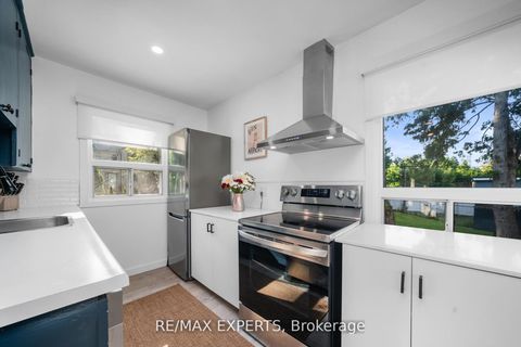 Photo 20 at 6 Mccallum Court, Queensway, Toronto