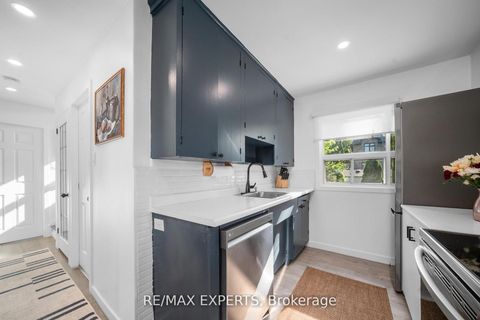 Photo 25 at 6 Mccallum Court, Queensway, Toronto