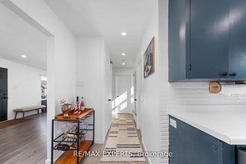 Photo 26 at 6 Mccallum Court, Queensway, Toronto