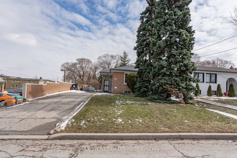 Photo 2 at 101 Barrymore Road, Bendale, Toronto