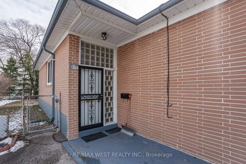 Photo 4 at 101 Barrymore Road, Bendale, Toronto