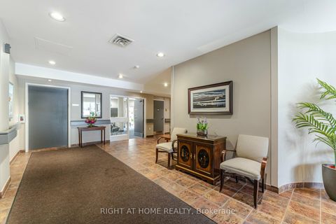 Photo 2 at 306 - 1387 Bayview Avenue, Leaside, Toronto