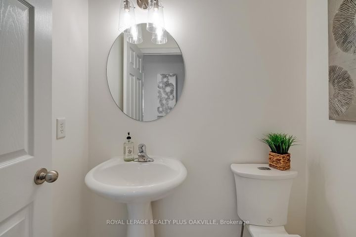 Photo 19 at 3339 Skipton Lane, BC Bronte Creek, Oakville