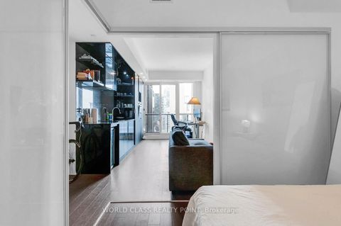 Photo 9 at 1914 - 70 Temperance Street, Bay Street Corridor, Toronto