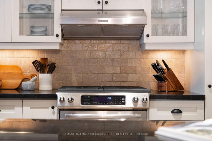 Photo 11 at 152 Hammersmith Avenue, The Beaches, Toronto