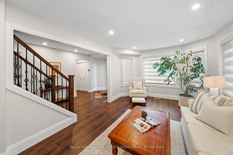 Photo 4 at 4516 Gullfoot Circle, Hurontario, Mississauga