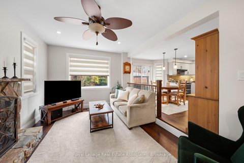 Photo 5 at 4516 Gullfoot Circle, Hurontario, Mississauga