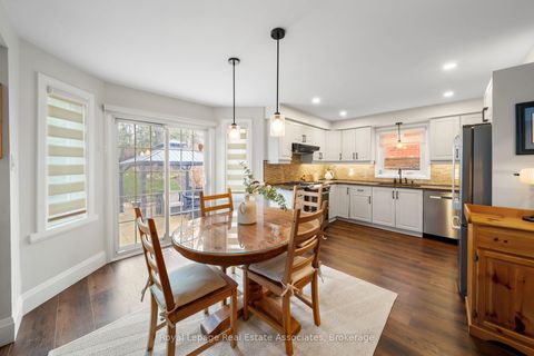 Photo 8 at 4516 Gullfoot Circle, Hurontario, Mississauga