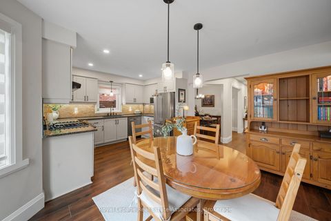 Photo 9 at 4516 Gullfoot Circle, Hurontario, Mississauga