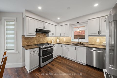 Photo 10 at 4516 Gullfoot Circle, Hurontario, Mississauga