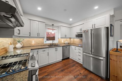 Photo 12 at 4516 Gullfoot Circle, Hurontario, Mississauga