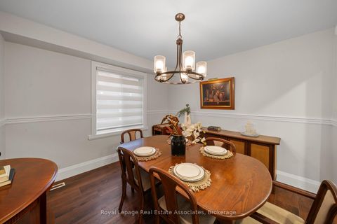 Photo 14 at 4516 Gullfoot Circle, Hurontario, Mississauga