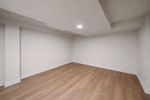 Photo 33 at 4516 Gullfoot Circle, Hurontario, Mississauga