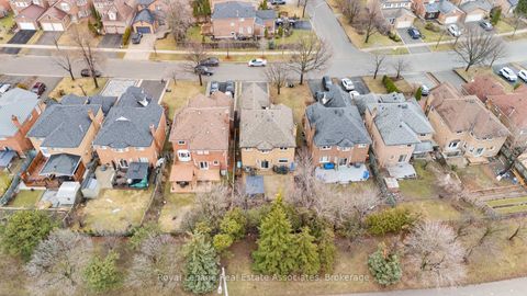 Photo 36 at 4516 Gullfoot Circle, Hurontario, Mississauga