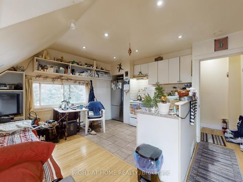 Photo 21 at 32 High Park Boulevard, Swansea, Toronto