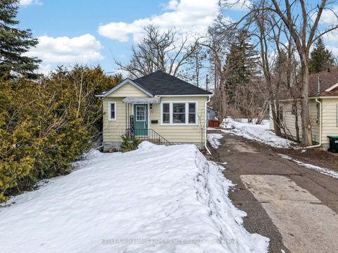 Photo 2 at 32 HENRY Street, Queen's Park, Barrie