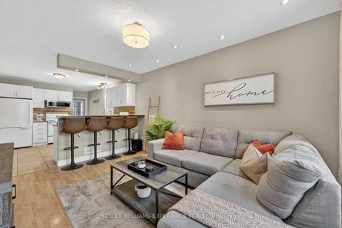 Photo 7 at 32 HENRY Street, Queen's Park, Barrie