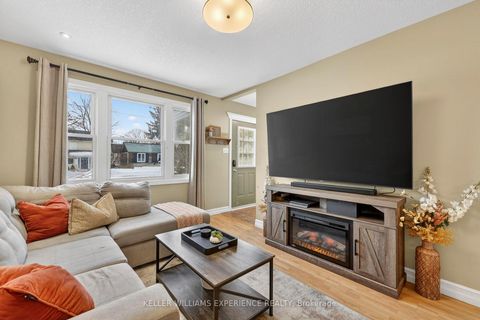 Photo 9 at 32 HENRY Street, Queen's Park, Barrie