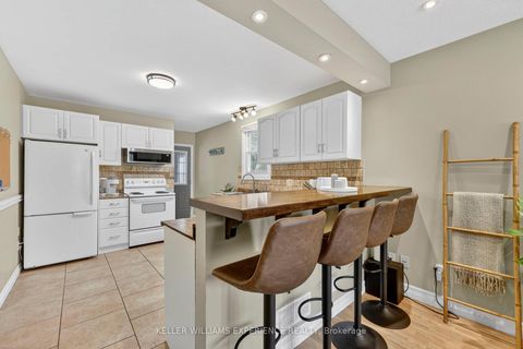 Photo 12 at 32 HENRY Street, Queen's Park, Barrie