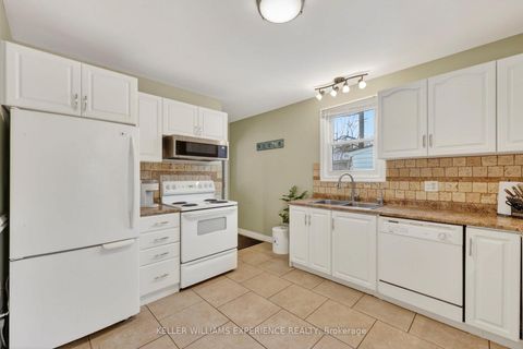 Photo 13 at 32 HENRY Street, Queen's Park, Barrie