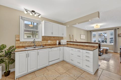 Photo 15 at 32 HENRY Street, Queen's Park, Barrie