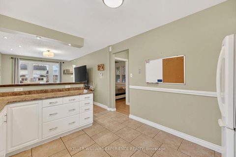 Photo 16 at 32 HENRY Street, Queen's Park, Barrie