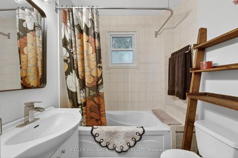 Photo 22 at 32 HENRY Street, Queen's Park, Barrie