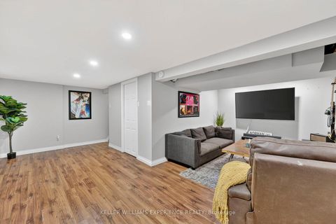 Photo 28 at 32 HENRY Street, Queen's Park, Barrie