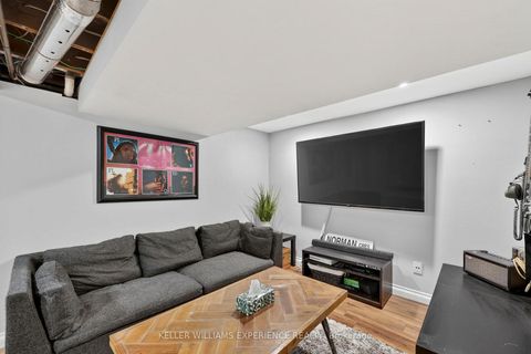 Photo 29 at 32 HENRY Street, Queen's Park, Barrie