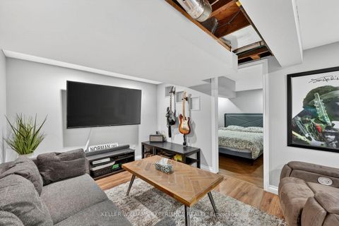 Photo 31 at 32 HENRY Street, Queen's Park, Barrie