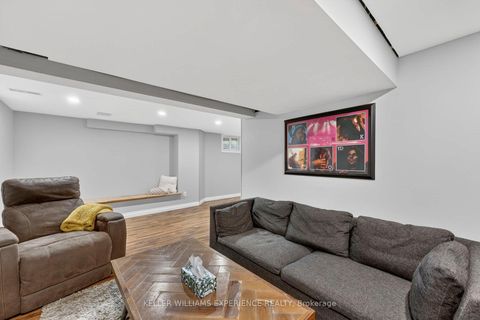 Photo 32 at 32 HENRY Street, Queen's Park, Barrie