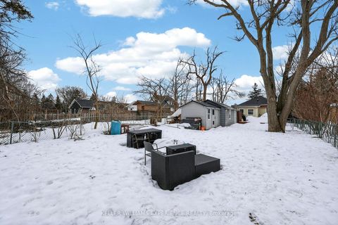 Photo 42 at 32 HENRY Street, Queen's Park, Barrie