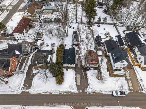 Photo 44 at 32 HENRY Street, Queen's Park, Barrie