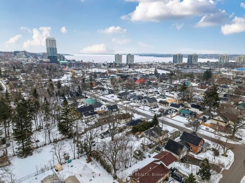 Photo 46 at 32 HENRY Street, Queen's Park, Barrie