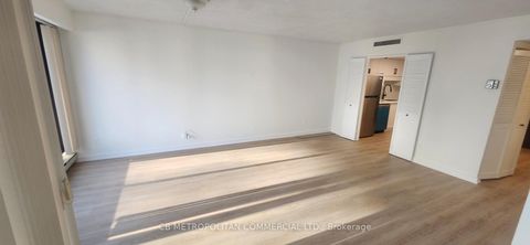 Photo 9 at 3305 - 65 Harbour Square, Waterfront Communities C1, Toronto