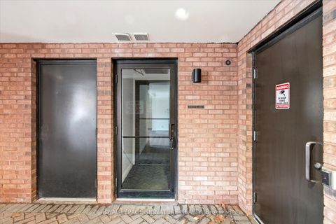 Photo 1 at 101 - 2900 Yonge Street, Lawrence Park South, Toronto