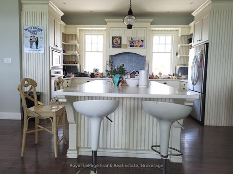 Photo 3 at 136 Lake Drive E, Historic Lakeshore Communities, Georgina