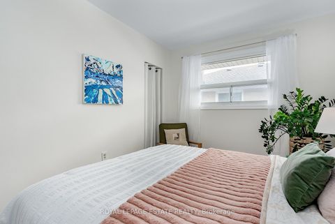 Photo 13 at 11 Garrick Road, Cliffcrest, Toronto