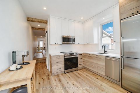 Photo 9 at 200 Euclid Avenue, Bellwoods, Toronto