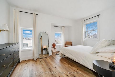 Photo 13 at 200 Euclid Avenue, Bellwoods, Toronto