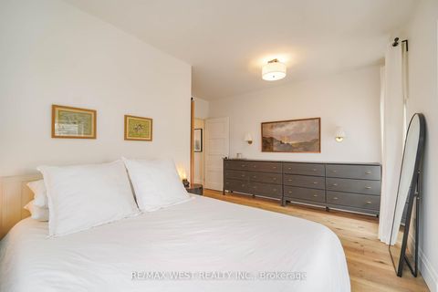 Photo 14 at 200 Euclid Avenue, Bellwoods, Toronto