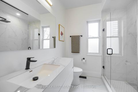 Photo 17 at 200 Euclid Avenue, Bellwoods, Toronto