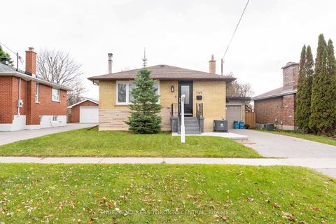 Photo 3 at 767 Phillip Murray Avenue, Lakeview, Oshawa