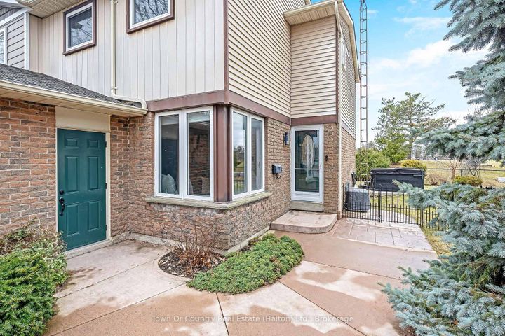 Photo 2 at 522 Conway Court, TM Timberlea, Milton