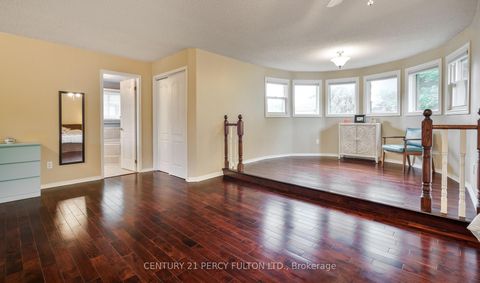 Photo 19 at 54 Cityview Circle, Holly, Barrie