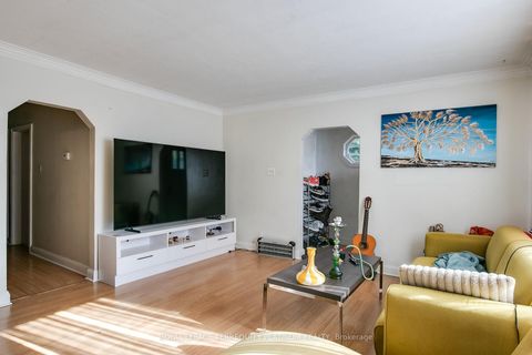 Photo 2 at 336 Hillcrest Avenue, Willowdale East, Toronto