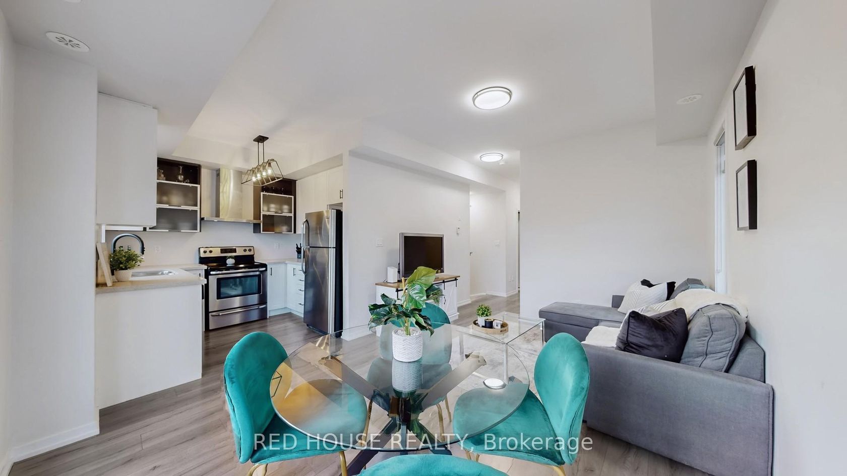 E08 - 26 Bruce Street, East Woodbridge, Vaughan 